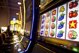 Real Dealer Baccarat Table ၌ HD Video Streaming ဖြင့် Live Casino ကစားနေသောမြင်ကွင်း